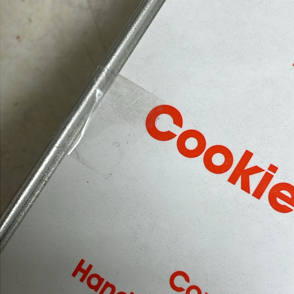 IN-N-OUT Burger Logo Sealed Two Red Cookie Cutters in Original Tin - Picture 5 of 7